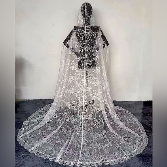 🆕 LACE CLOAK in Floral Lace IVORY - Picture 2 of 4